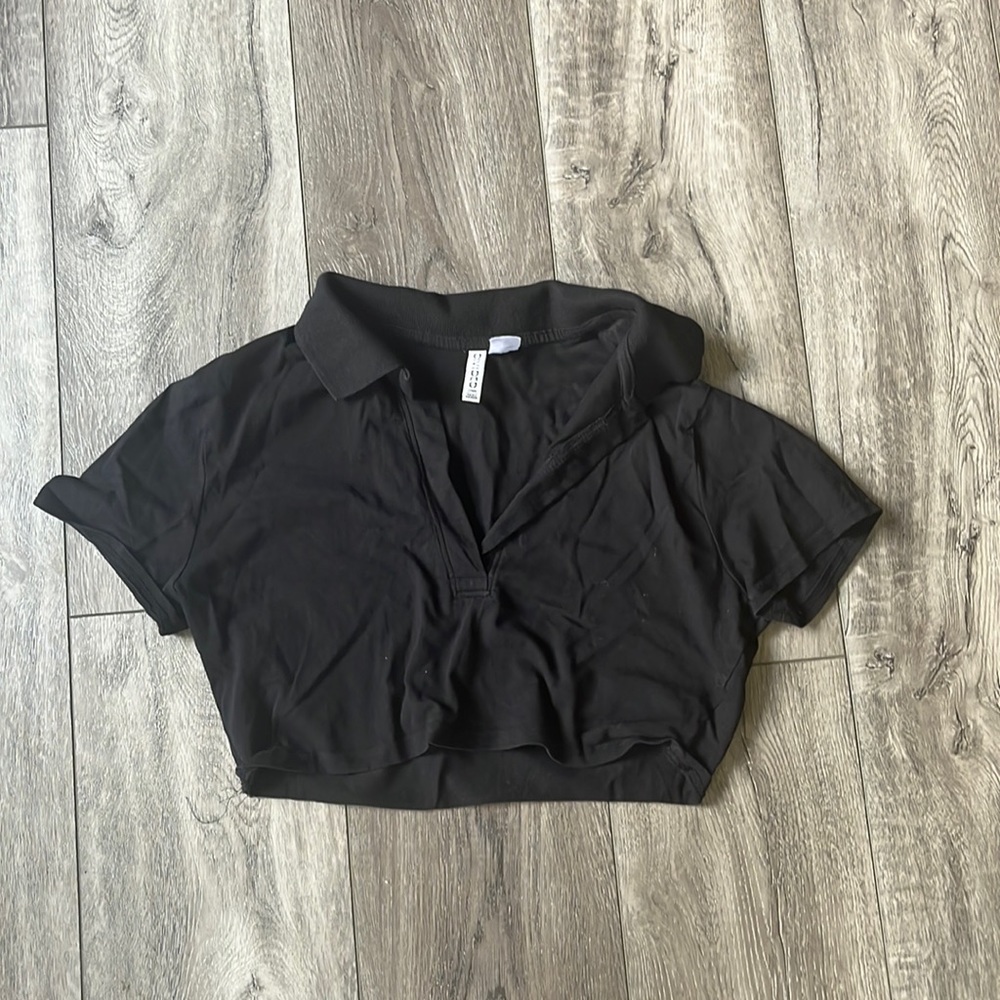 Trendy Y2K Black Collared Crop Top